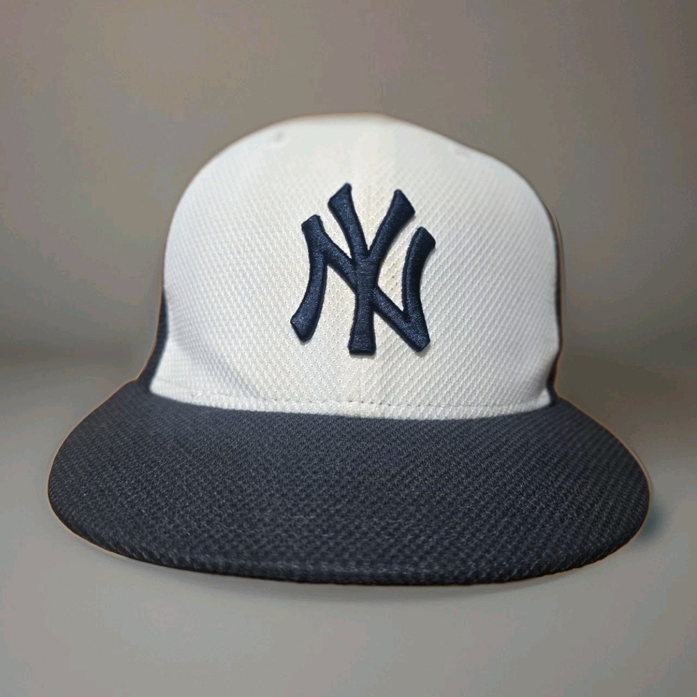 New Era Mens Size 7 3/8 White Navy Yankees 59FIFTY Hat Side Patch MLB Baseball